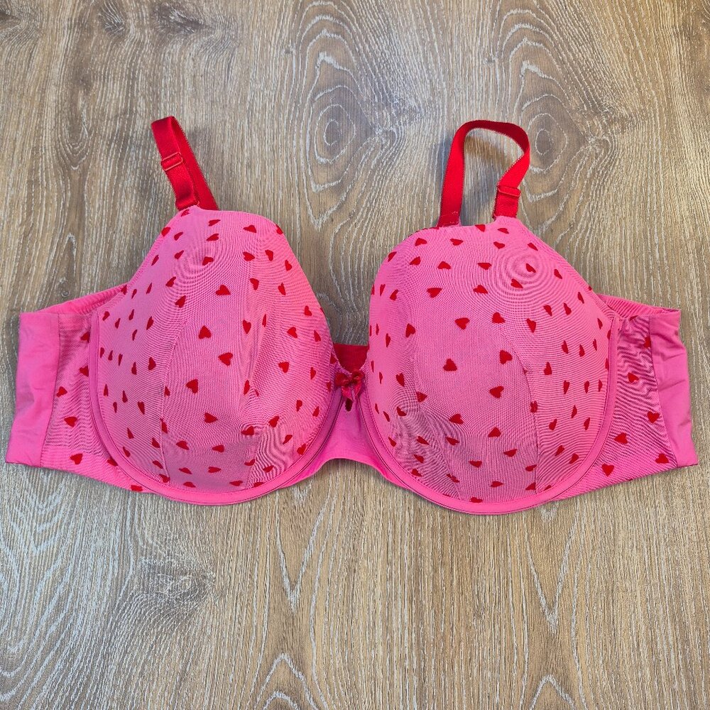 Torrid like new Underwire Tshirt Bra 50 D Pink Hearts Romantic Barbie fun PINK